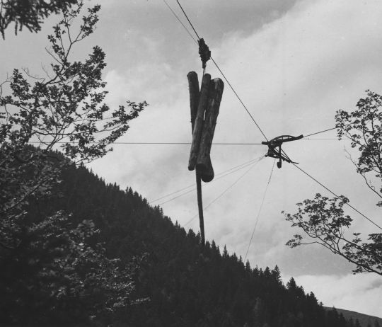 Foto Kurvenstütze einer Wyssen-Seilbahn