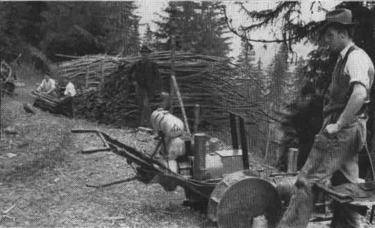 Foto Aufwärtstransport mit Schlitten mit Motorzug.