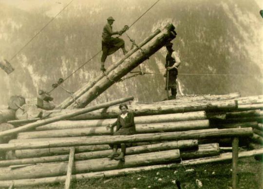 Foto Entladen einer Drahtseilriese