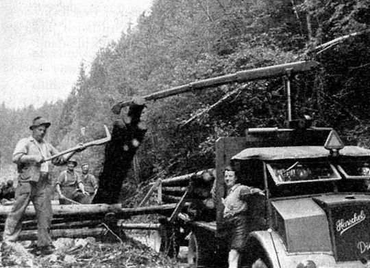 Foto Beladen eines Wagens mit dem Hiabkran