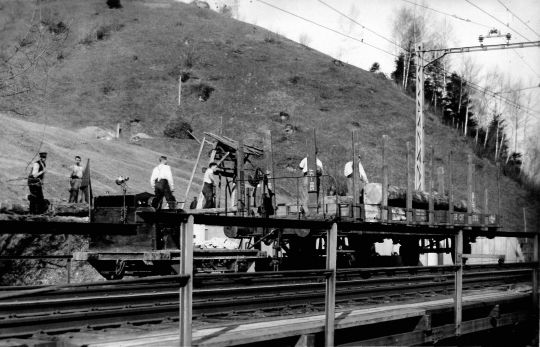 Foto Holzverlad auf Bahnwagen