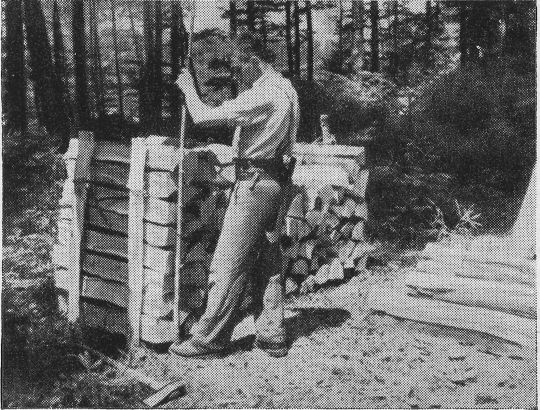 Foto "Die Beige ist einerseits fertig. Ihre Höhe wird mit Messstecken kontrolliert"