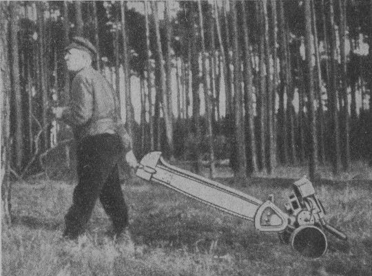 Foto "Fahrbare Kettensäge mit Zweizylinder-Zweitakt- Boxermotor"