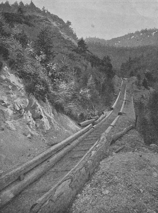 Foto "Bärengraben-Riesweg. Holzmontierung mit einfachen Querschwellen und Wehrbäumen.."