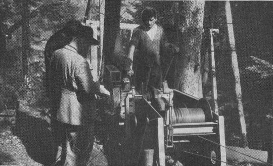 Foto "Antrieb von "Wyssen"-Seilkran mit Doppeltrommelwinde..."