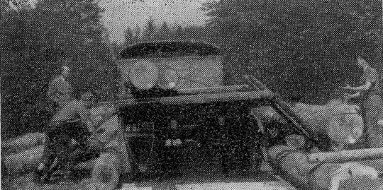 Foto "Aufladen mittels einfacher Handseilwinde..."