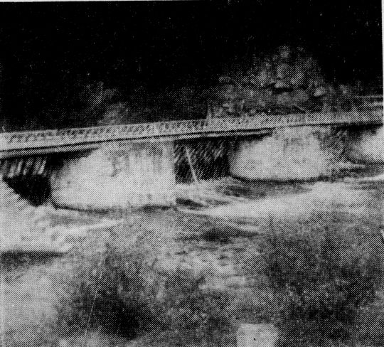 Foto "Triftrechen mit Steinpfeilern"