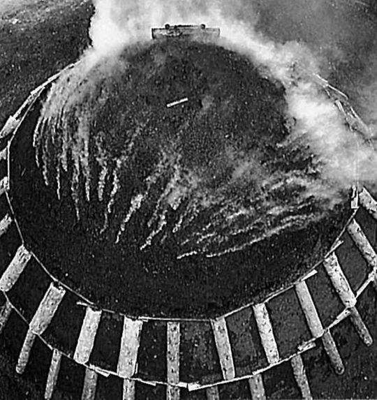 Foto "Im Napfgebiet wird das alte Gewerbe der Holzkohlenbereitung noch immer ausgeübt"