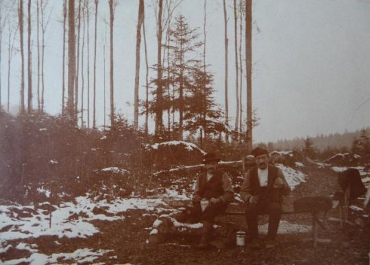 Foto "Waldarbeiter bei der Rast"