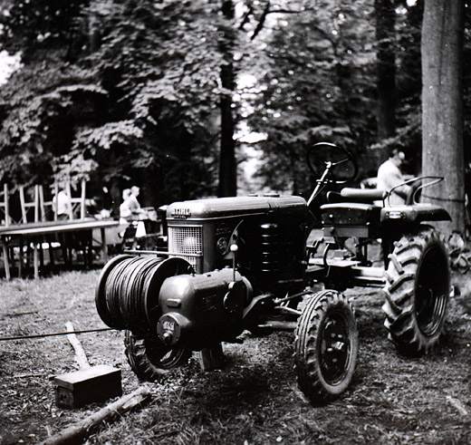 Foto Seilwinde an Front von Stihl Traktor