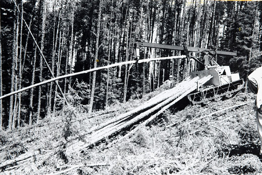 Foto Rückemaschine mit Raupen