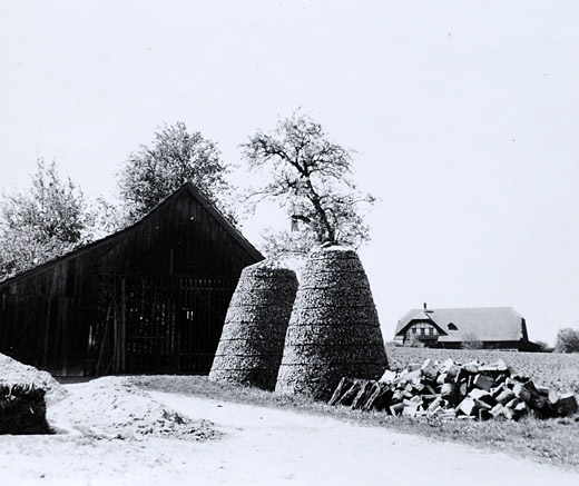 Foto Kunstvolle Brennholzbeige