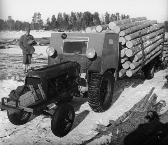 Foto Traktor mit Anhänger